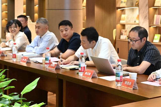 共话改革迎国庆 建言献策谋发展——我校召开统战人士座谈会 共话改革迎国庆 建言献策谋发展——我校召开统战人士座谈会